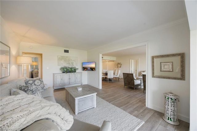 383 HARBOUR DR # 101, Naples, FL 34103