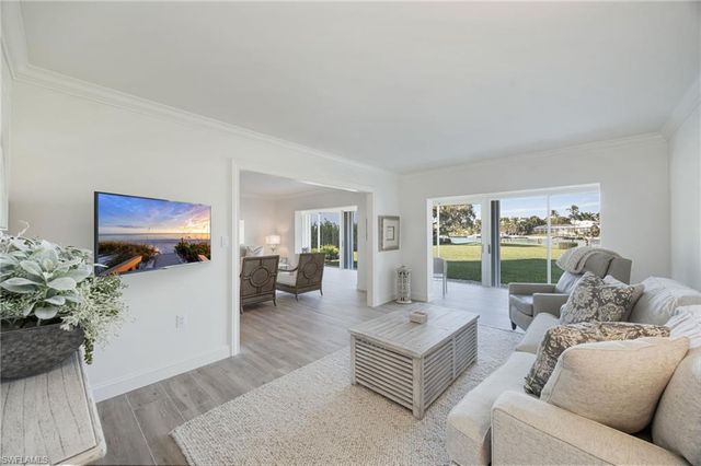 383 HARBOUR DR # 101, Naples, FL 34103