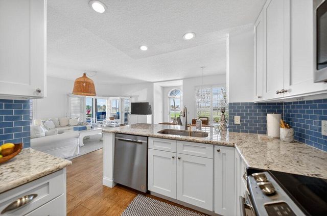 391 NE Plantation Road 215, Hutchinson Island, FL 34996