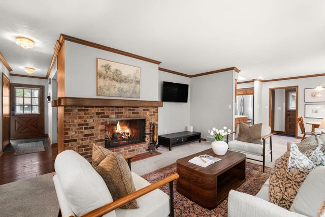 321 Birch AVENUE, Glendale, WI 53217