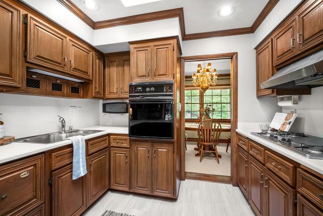 321 Birch AVENUE, Glendale, WI 53217