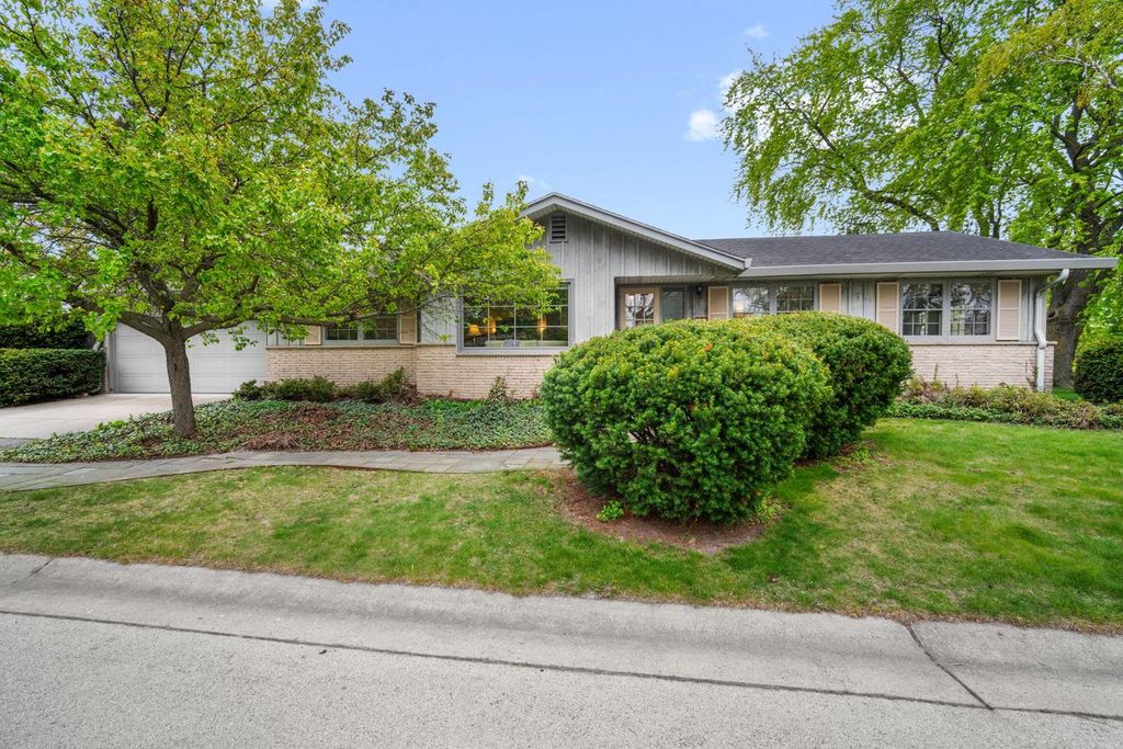 321 Birch AVENUE, Glendale, WI 53217