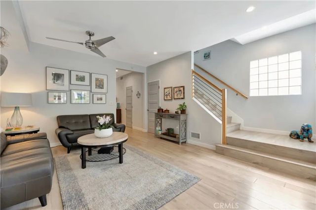 212 Hartford Avenue, Huntington Beach, CA 92648