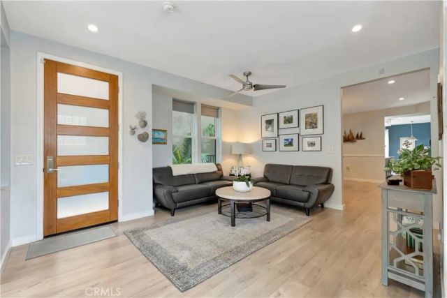 212 Hartford Avenue, Huntington Beach, CA 92648