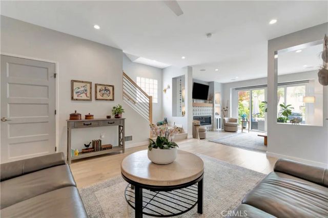 212 Hartford Avenue, Huntington Beach, CA 92648