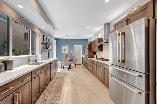 212 Hartford Avenue, Huntington Beach, CA 92648