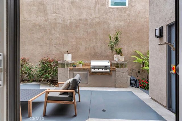 212 Hartford Avenue, Huntington Beach, CA 92648