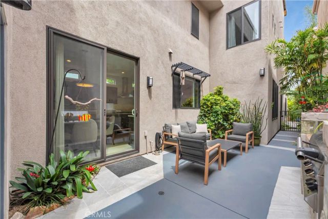 212 Hartford Avenue, Huntington Beach, CA 92648