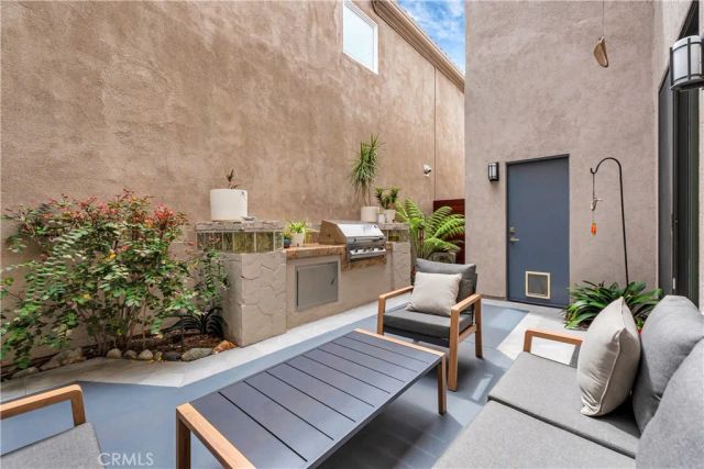 212 Hartford Avenue, Huntington Beach, CA 92648