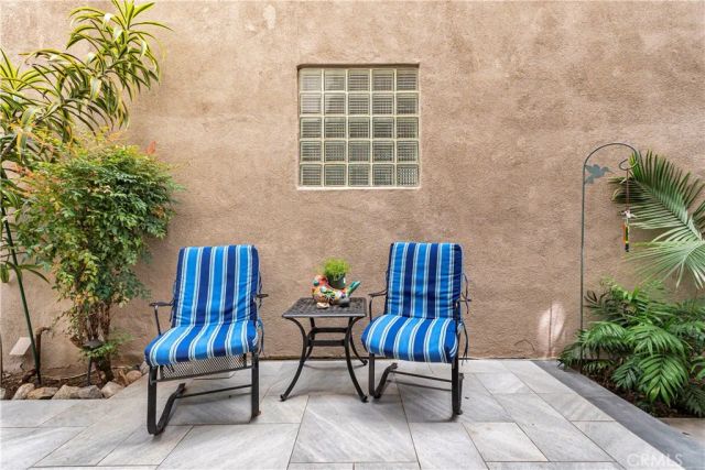 212 Hartford Avenue, Huntington Beach, CA 92648