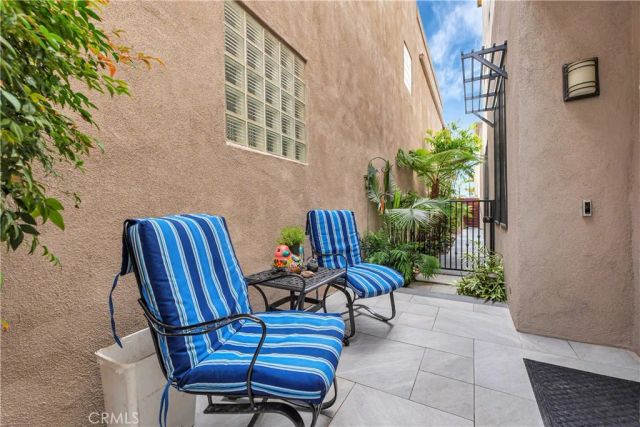 212 Hartford Avenue, Huntington Beach, CA 92648