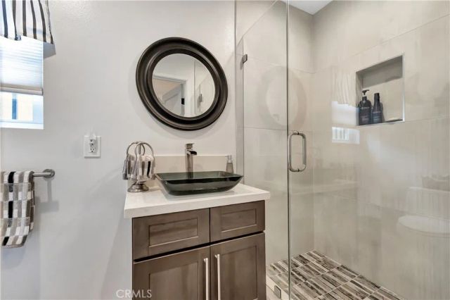 212 Hartford Avenue, Huntington Beach, CA 92648