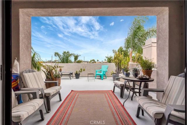 212 Hartford Avenue, Huntington Beach, CA 92648