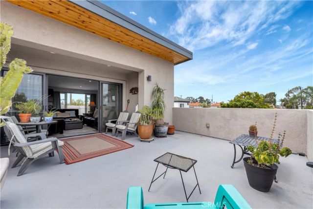 212 Hartford Avenue, Huntington Beach, CA 92648