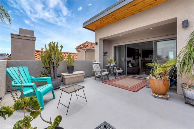 212 Hartford Avenue, Huntington Beach, CA 92648