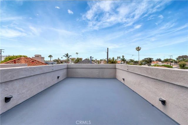 212 Hartford Avenue, Huntington Beach, CA 92648