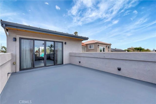 212 Hartford Avenue, Huntington Beach, CA 92648