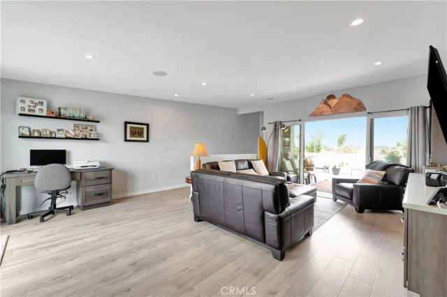 212 Hartford Avenue, Huntington Beach, CA 92648