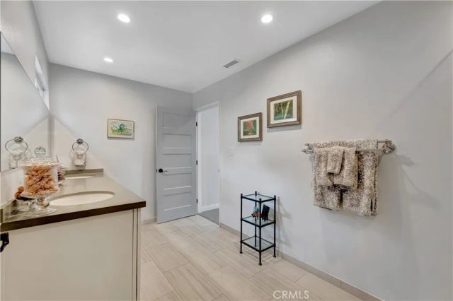 212 Hartford Avenue, Huntington Beach, CA 92648