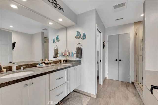 212 Hartford Avenue, Huntington Beach, CA 92648