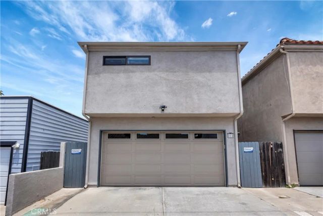 212 Hartford Avenue, Huntington Beach, CA 92648