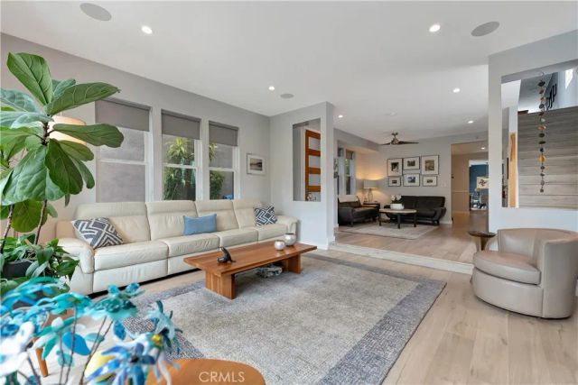 212 Hartford Avenue, Huntington Beach, CA 92648