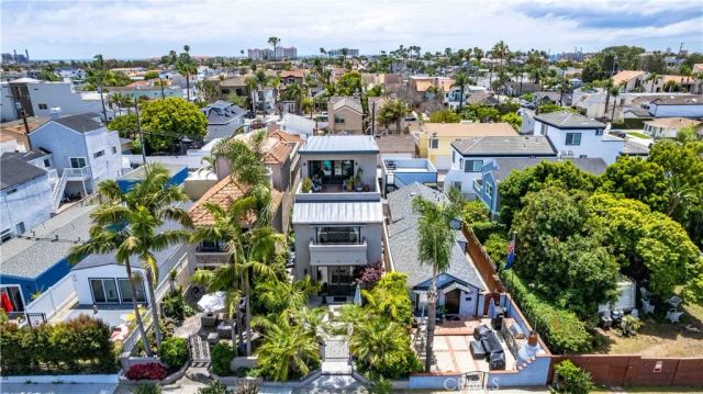 212 Hartford Avenue, Huntington Beach, CA 92648