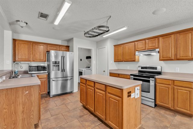 1017 Aaron Drive, Burleson, TX 76028