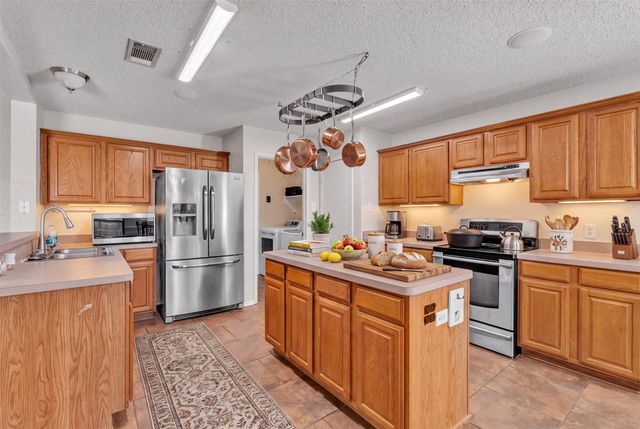 1017 Aaron Drive, Burleson, TX 76028
