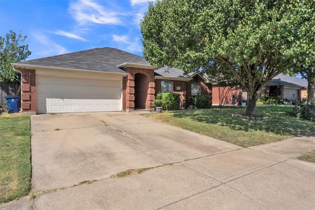 1017 Aaron Drive, Burleson, TX 76028