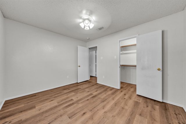 1017 Aaron Drive, Burleson, TX 76028
