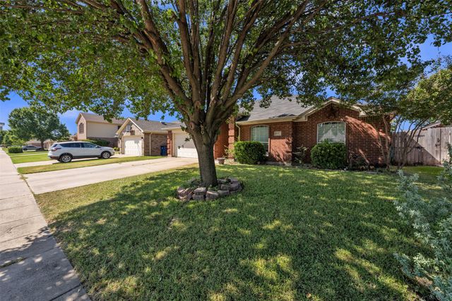 1017 Aaron Drive, Burleson, TX 76028