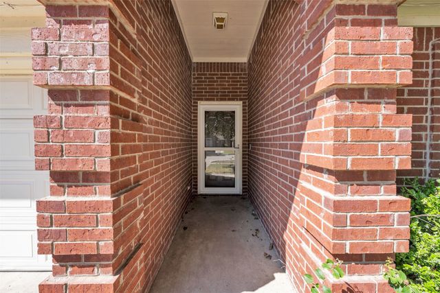1017 Aaron Drive, Burleson, TX 76028