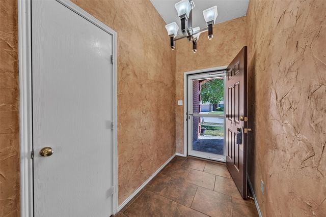 1017 Aaron Drive, Burleson, TX 76028