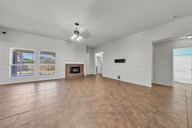 1017 Aaron Drive, Burleson, TX 76028