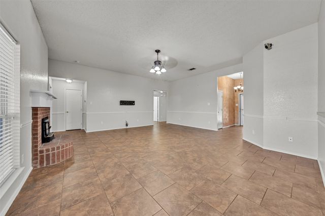 1017 Aaron Drive, Burleson, TX 76028