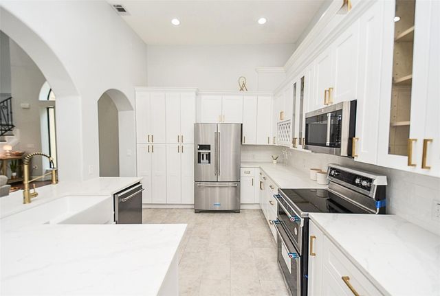 8912 Forest Lake Drive, Montgomery, TX 77316