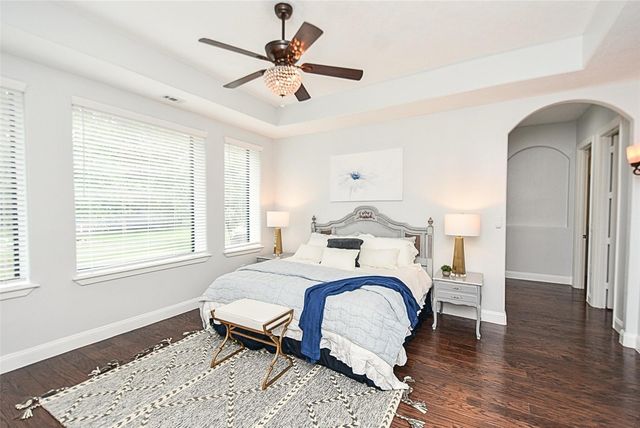 8912 Forest Lake Drive, Montgomery, TX 77316