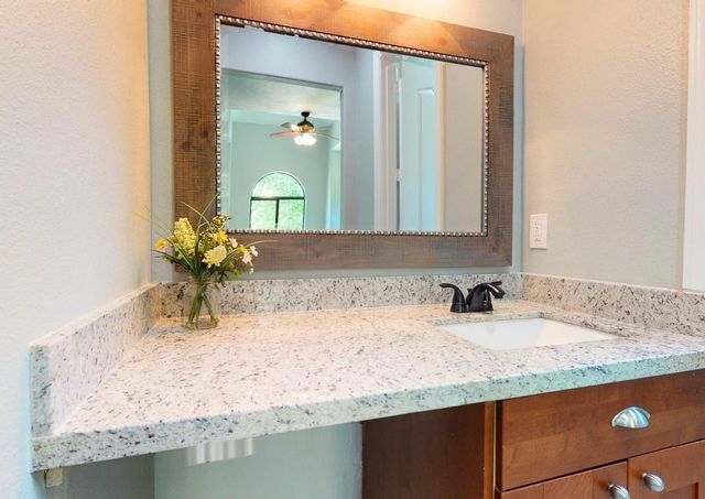 8912 Forest Lake Drive, Montgomery, TX 77316