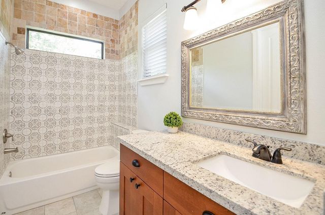 8912 Forest Lake Drive, Montgomery, TX 77316