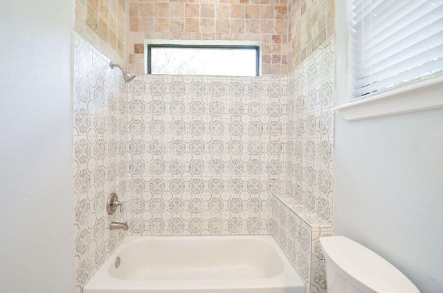 8912 Forest Lake Drive, Montgomery, TX 77316