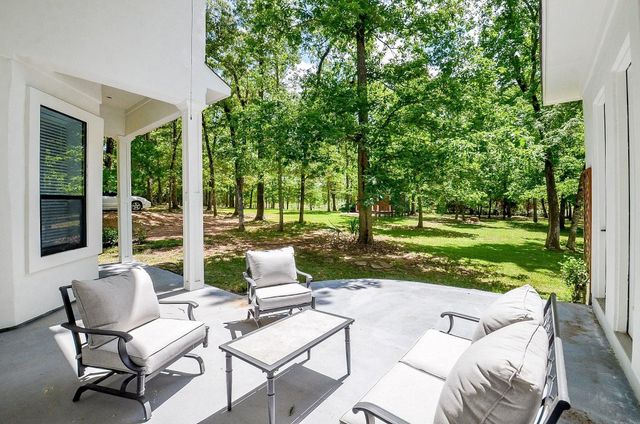 8912 Forest Lake Drive, Montgomery, TX 77316