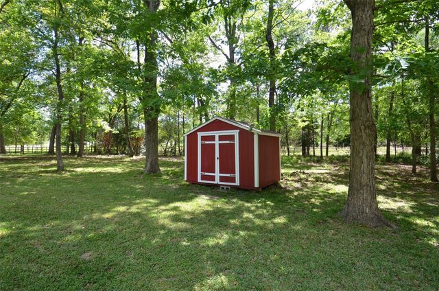 8912 Forest Lake Drive, Montgomery, TX 77316