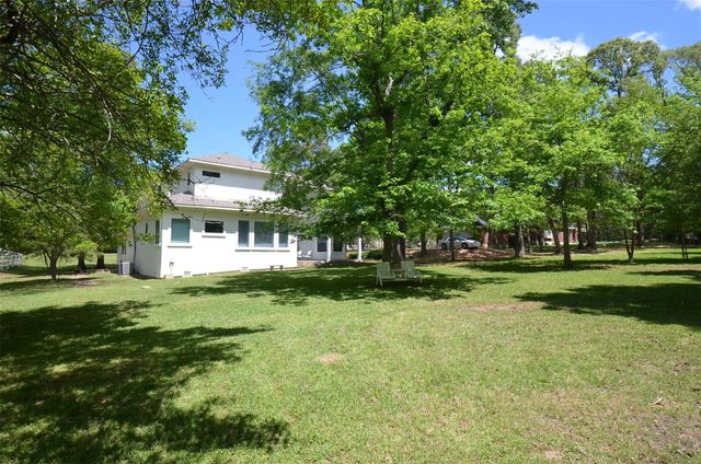 8912 Forest Lake Drive, Montgomery, TX 77316