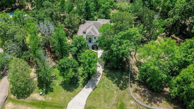 8912 Forest Lake Drive, Montgomery, TX 77316