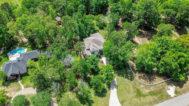 8912 Forest Lake Drive, Montgomery, TX 77316