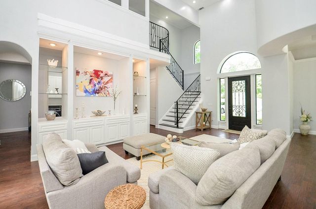 8912 Forest Lake Drive, Montgomery, TX 77316