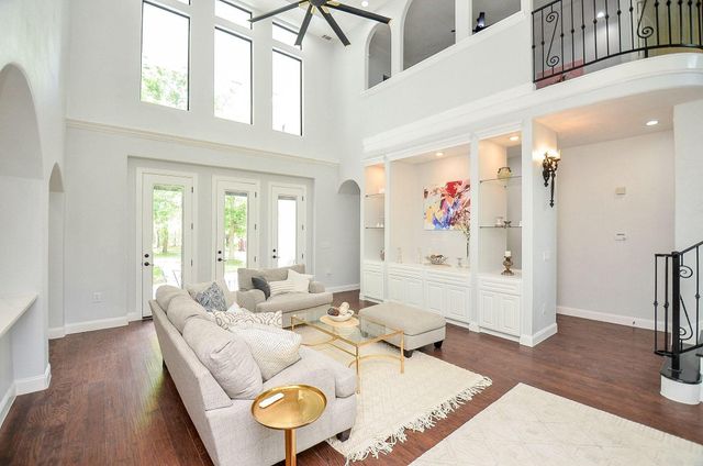 8912 Forest Lake Drive, Montgomery, TX 77316