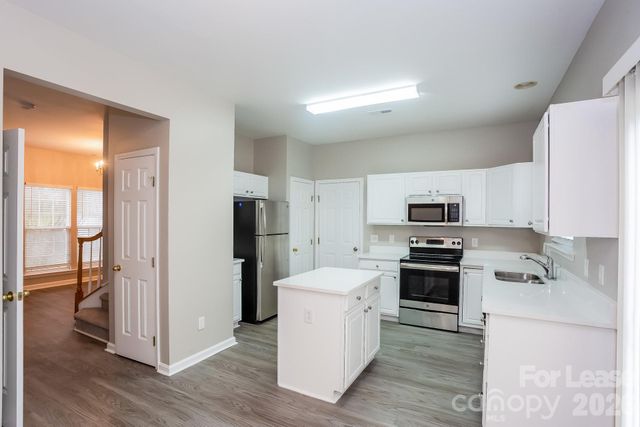 12013 Cheviott Hill Lane, Charlotte, NC 28213