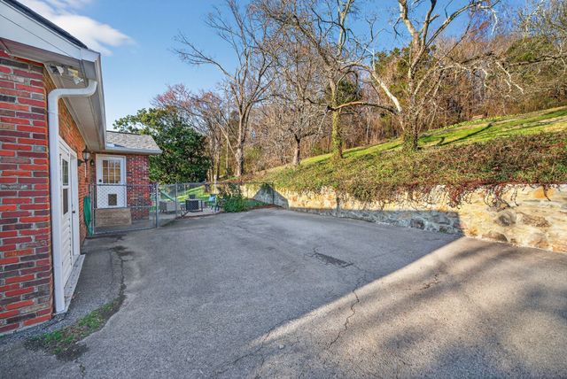 304 Cross Timbers Dr, Nashville, TN 37221